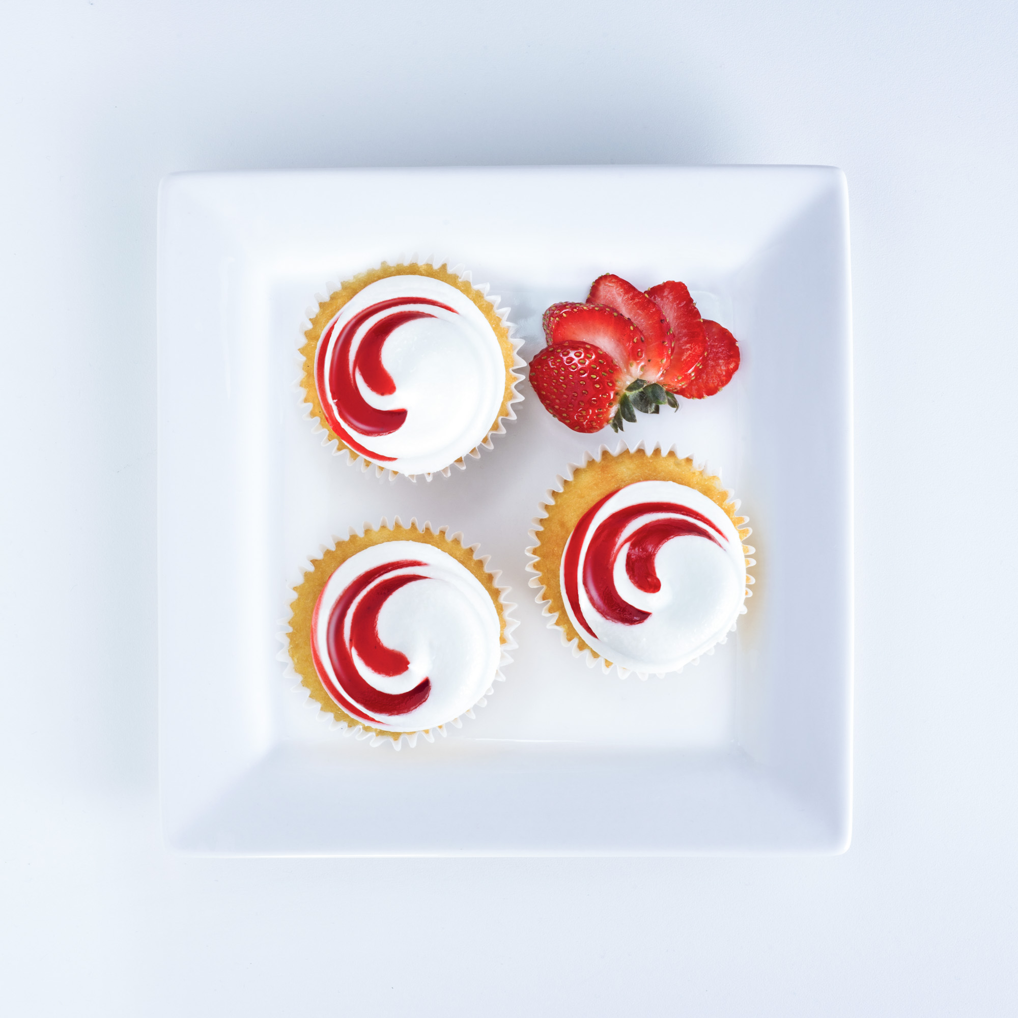 13_Strawberry_Swirl_Cupcakes_on_White_websize